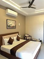 Jai Raghunandan Hotel