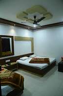 Hotel D & D Palace near Mahakal Temple