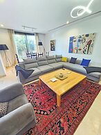 Elegant and Modern Villa V 04