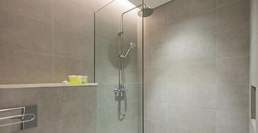 LUX The Business Bay Executive Suite