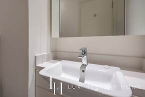 LUX The Business Bay Executive Suite