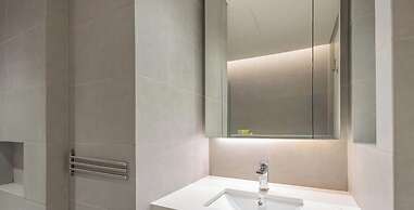 LUX The Business Bay Executive Suite