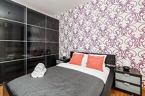 Lumina airy apartment with balcony