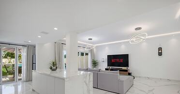 LUX The Serene Springs Villa 2