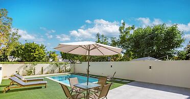 LUX The Serene Springs Villa 2