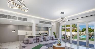 LUX The Serene Springs Villa 2