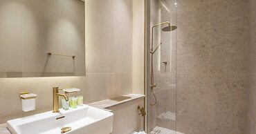 LUX  The Phantom Sky Pool Suite