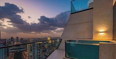 LUX  The Phantom Sky Pool Suite