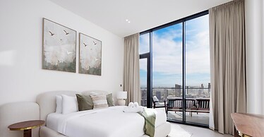 LUX  The Phantom Sky Pool Suite