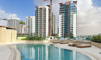 LUX  The Phantom Sky Pool Suite
