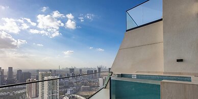 LUX  The Phantom Sky Pool Suite
