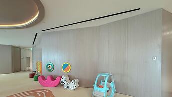 LUX  The Phantom Sky Pool Suite
