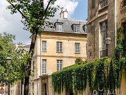 Merveil - Luxury Suite - Marais Archives