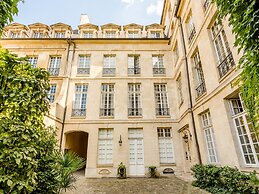 Merveil - Luxury Suite - Marais Archives