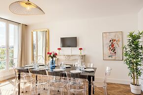 Family Suite Tilsitt Eiffel Tower view