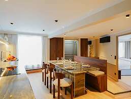 Signature Suite Eiffel Tower terrace