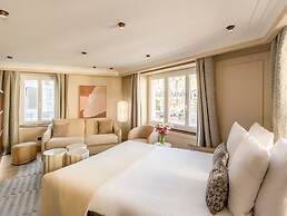 Signature Suite Eiffel Tower terrace