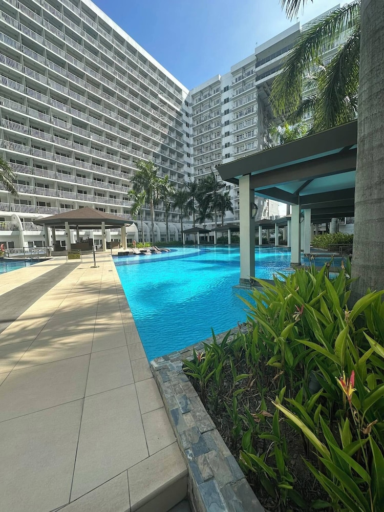 Mall of SHELL Residences Staycation