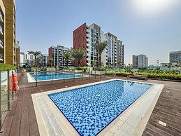 Superhost Modern 1BR in Azizi Riviera