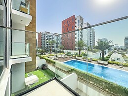 Superhost Modern 1BR in Azizi Riviera