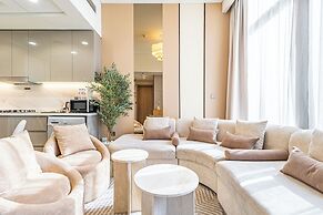 Superhost Modern 1BR in Azizi Riviera