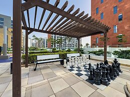 Superhost Modern 1BR in Azizi Riviera