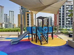 Superhost Modern 1BR in Azizi Riviera