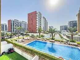 Superhost Modern 1BR in Azizi Riviera