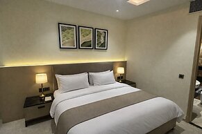The PratiQ Luxe - Paschim Vihar