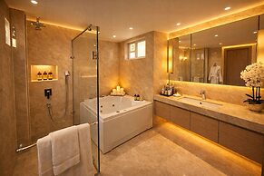 The PratiQ Luxe - Paschim Vihar