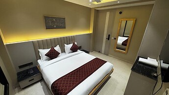The PratiQ Luxe - Paschim Vihar