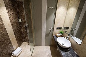 The PratiQ Luxe - Paschim Vihar