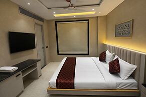 The PratiQ Luxe - Paschim Vihar