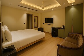 The PratiQ Luxe - Paschim Vihar