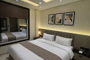 The PratiQ Luxe - Paschim Vihar