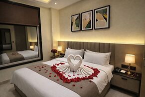 The PratiQ Luxe - Paschim Vihar