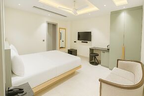 The PratiQ Luxe - Paschim Vihar