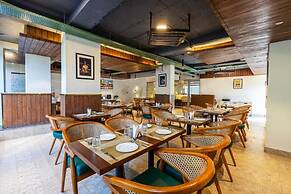The PratiQ Luxe - Paschim Vihar