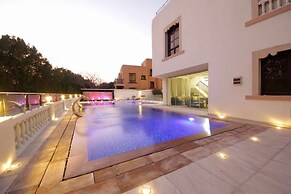 5BR Villa With Private Swimming Pool