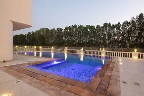 5BR Villa With Private Swimming Pool