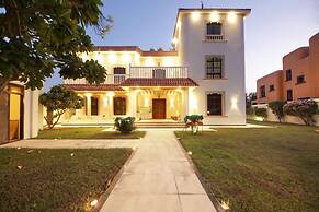 5BR Villa With Private Swimming Pool