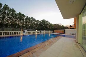 5BR Villa With Private Swimming Pool