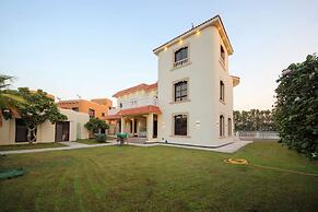 5BR Villa With Private Swimming Pool