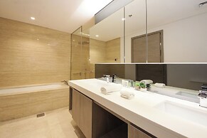 1 BR Burj Khalifa View Sterling East