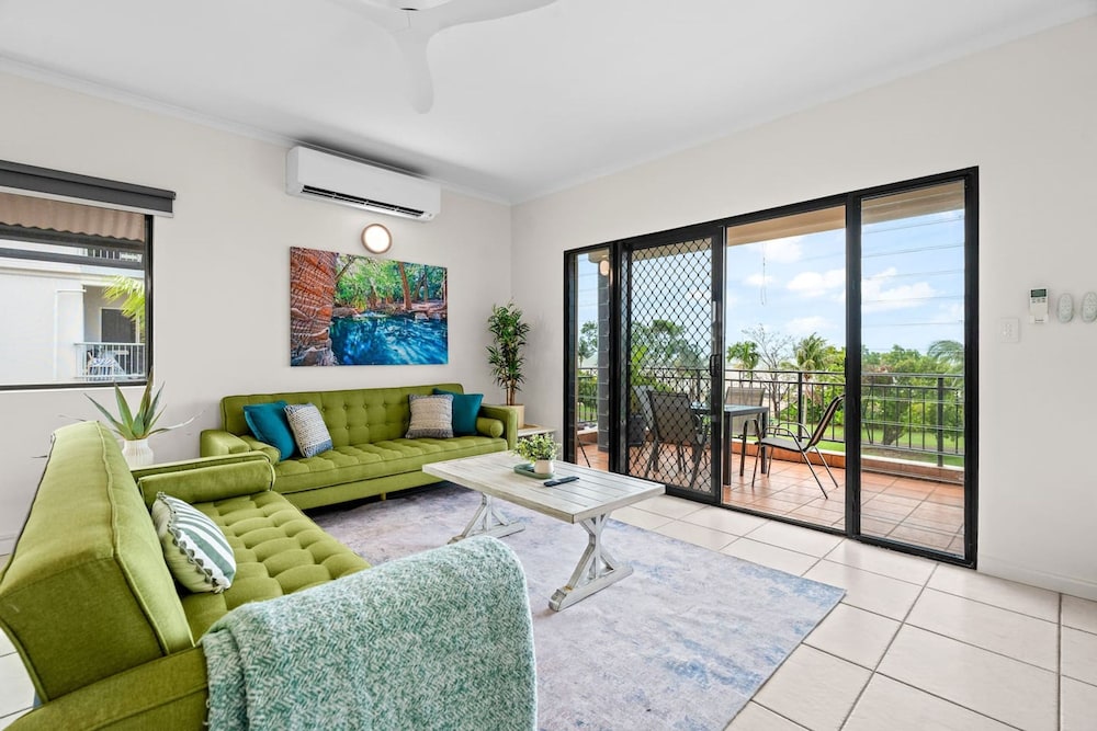 Zen Emerald Shore Seaview - Balcony - Sunset View