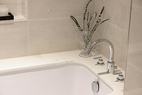 Roomszy Residences - Opera Grand
