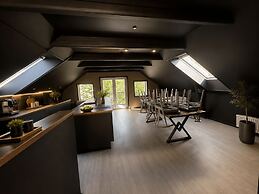 Crimson Autumn Suites JP