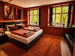 Crimson Autumn Suites JP