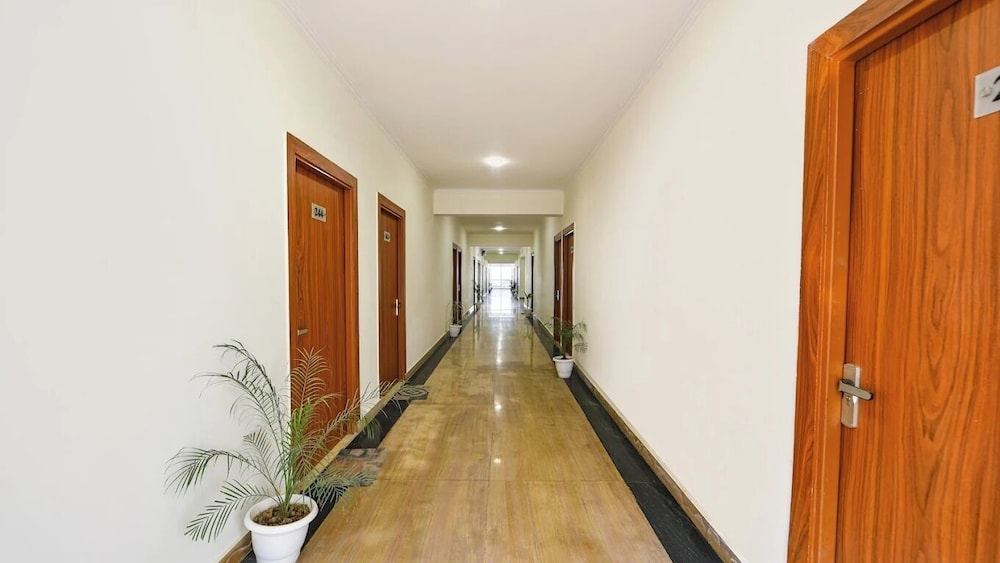Hotel Golden Petals