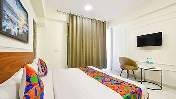 Hotel Golden Petals